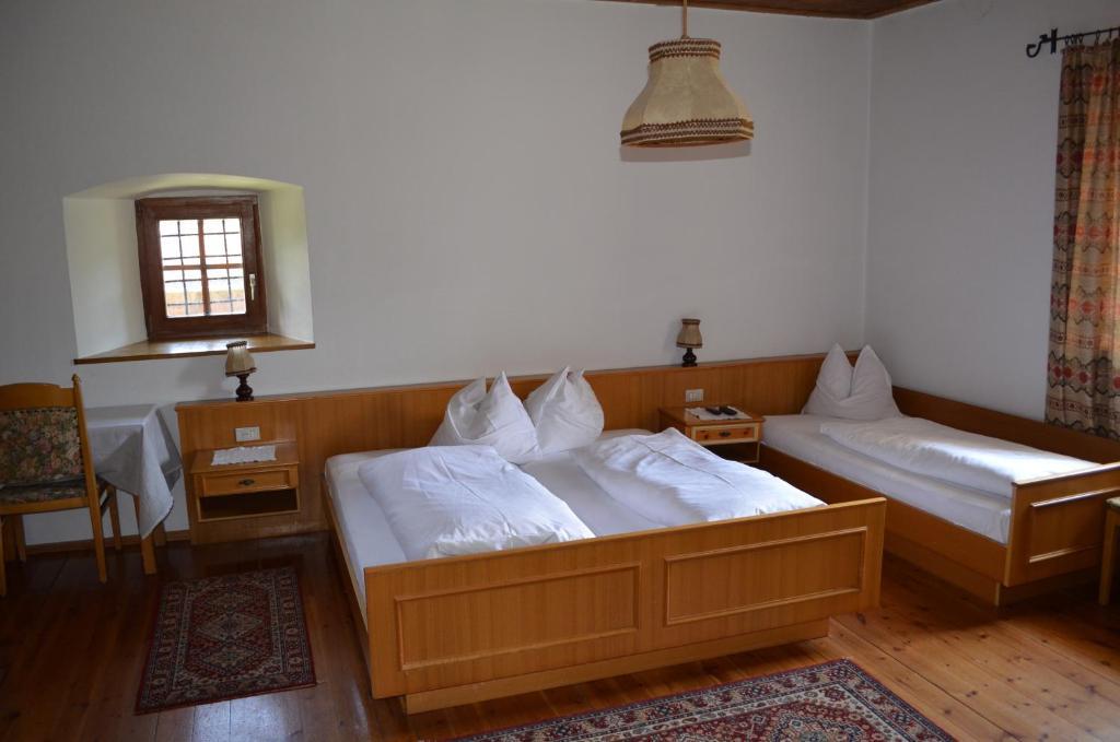 Ansitz Goller Hotel Rasun di Sopra Quarto foto
